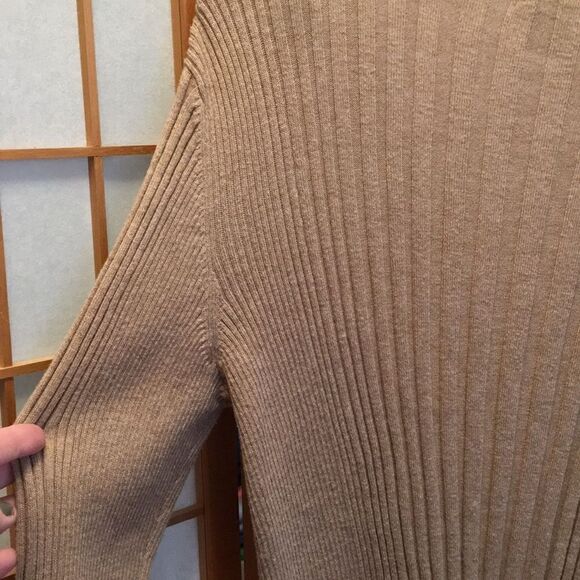 3/$20 Liz Claiborne Career L/S Vneck Ribbed Sweater - Picture 6 of 8